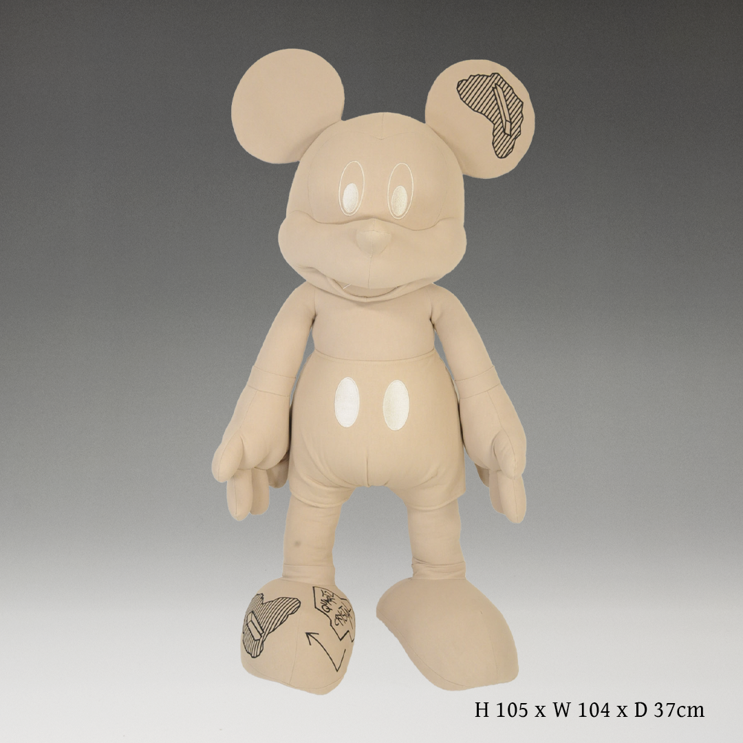 Lot 176　ダニエル・アーシャム x Disney Mickey Mouse ぬいぐるみ 世界限定 ジャンボサイズ